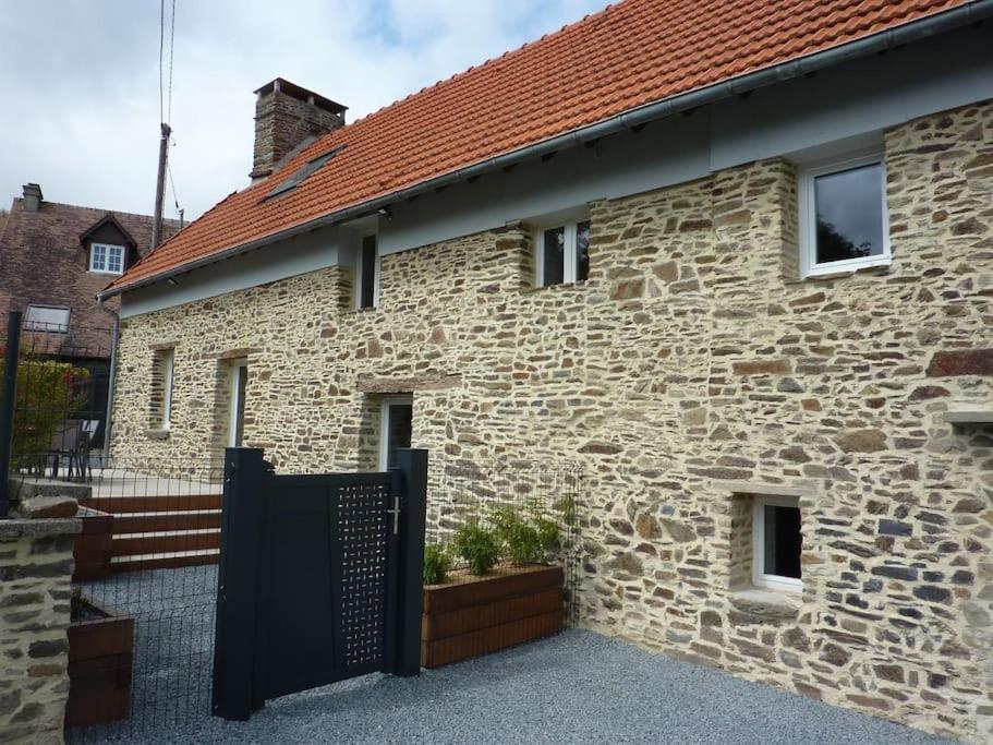 Maison rénovée dans le bocage Normand Canisy Exterior foto